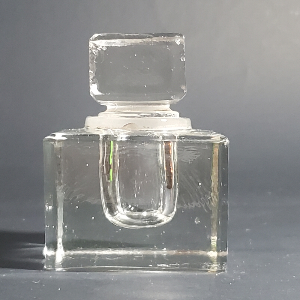 FREE WITH PURCHASE ⭐️ Glass Perfume Botttle Square